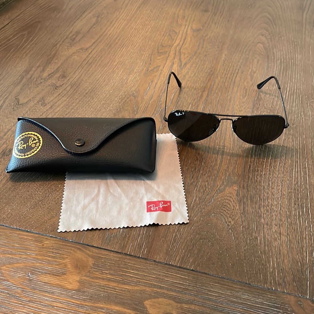 Black Ray-bans